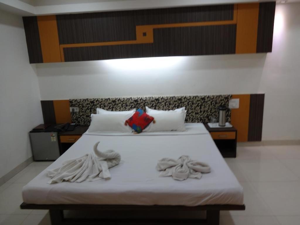 Hotel Grand Suites Indore Exterior foto